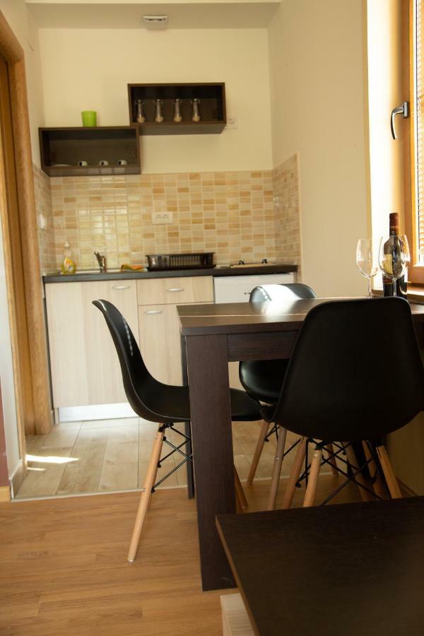 Apartmani Borova 2 Veliko Gradiste Bagian luar foto